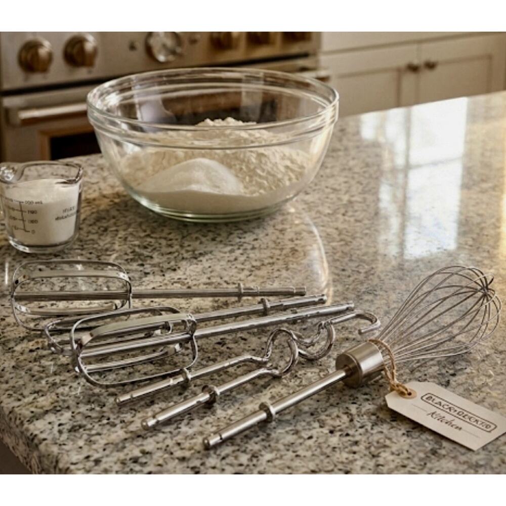BLACK+DECKER‎ 5-Speed Hand Mixer with Extra Turbo Power and Storage Container - Picture 5 of 5